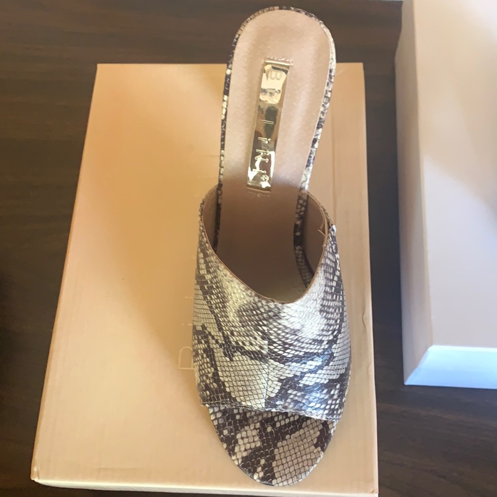 Billini Dasana Nude Snake Slide size 9